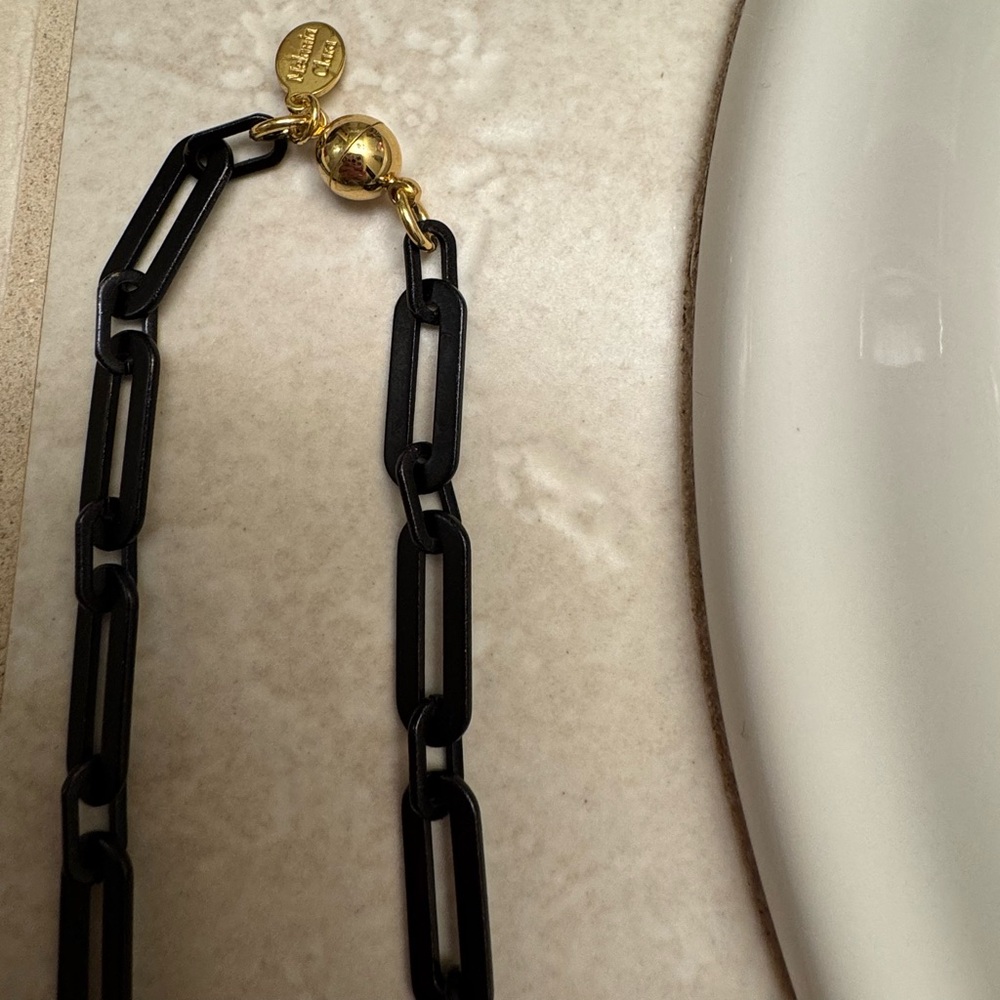 New By Alexa Rae BAR Melania Clara Black Oval Link Magnetic Closure Necklace - Picture 3 of 4